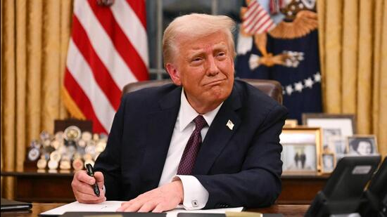 ترامب يشيد بلقاءه مع رئيس الاحتياطي الفيدرالي ويمدح إيلون ماسك في حفل وداعه 1 trump 3 Detafour
